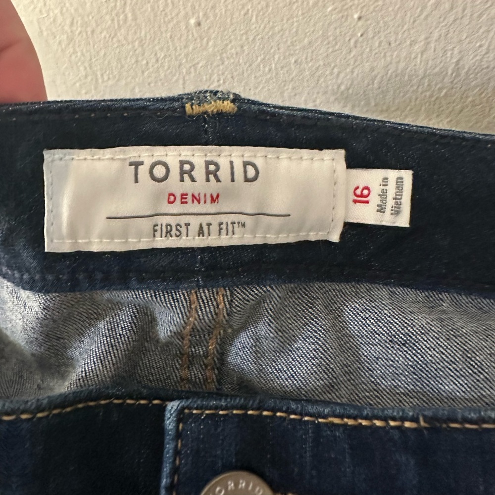 NWOT boyfriend crop jeans, Torrid size 16 - Picture 5 of 8